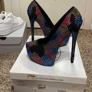 Steven Madden Dyvinal Camoflage Sworaski heels